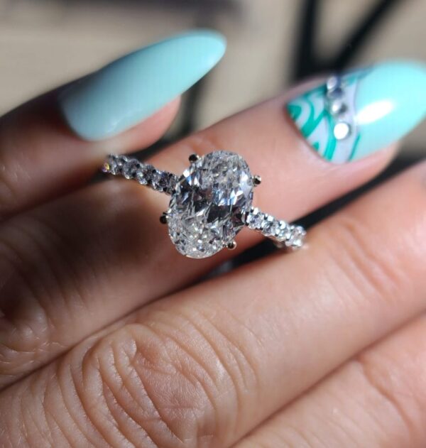 2.02 carats Oval engagement ring 14 kt white gold.