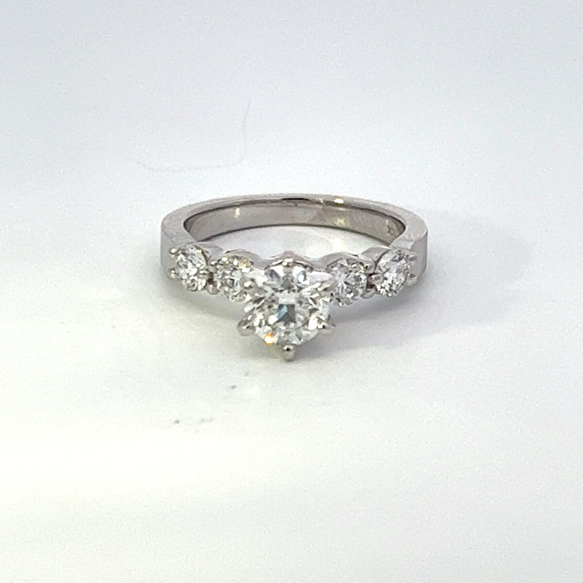 Classic style Engagement ring 1.70 ct tw